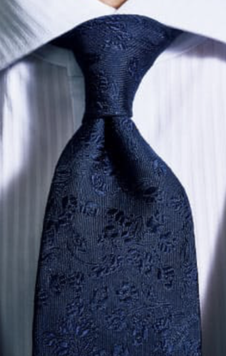 織物に同色で浮き出す織り柄のネクタイ